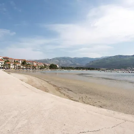 Lovely In Stobrec With Wifi Apartament