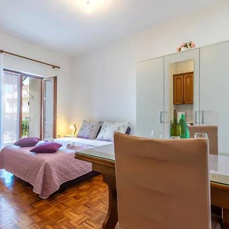 Lovely In Stobrec With Wifi Apartament Split