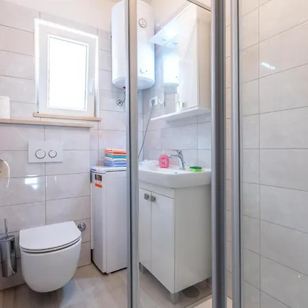 0-bedroom In Stobrec Апартаменти Спліт