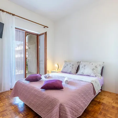 Апартаменти 0-bedroom In Stobrec