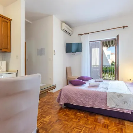 0-bedroom In Stobrec Апартаменти *